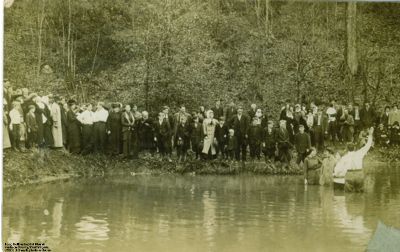 Early-1900's baptism with the Long Hollow congregation - it is likely Rev. Wm. Cadle officiating, based on the timeframe